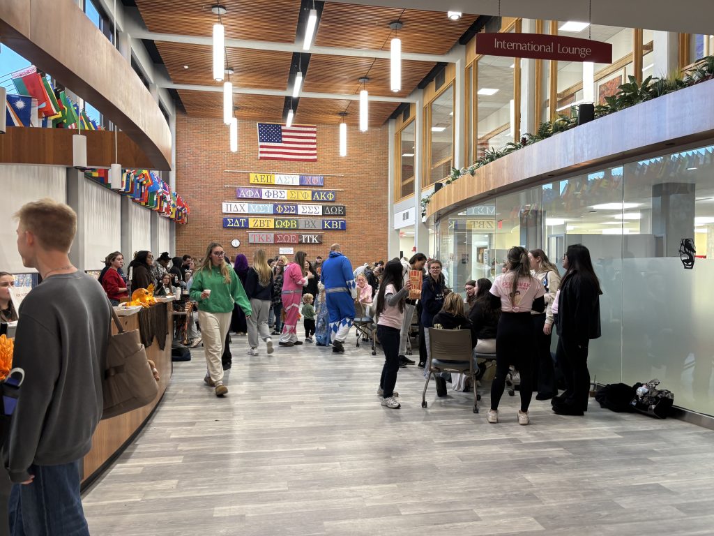 The evening began with a Halloween Carnival in Hunt Union’s International Lounge, featuring activities.
